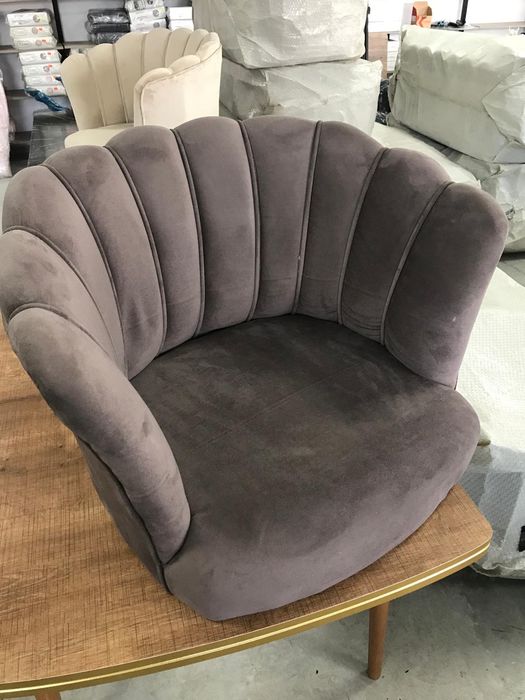 Комплект двуместно канапе и две кресла  303€