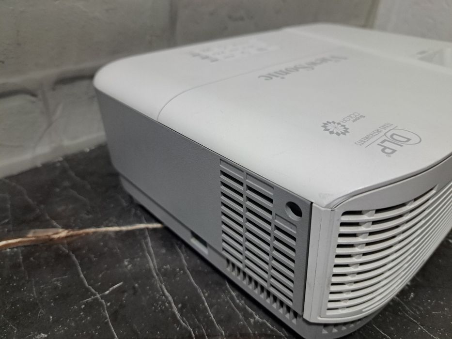 Продам проектор Vivitek D555 (идеал)