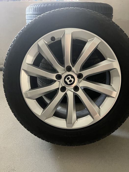 Jante cu anvelope Bentley Bentayga