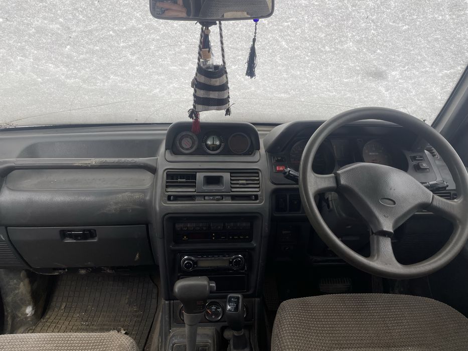 Vând mitsubishi pajero