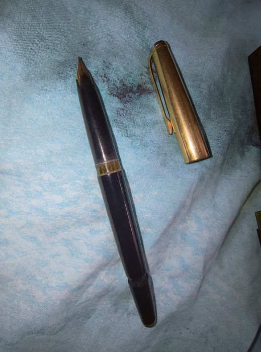 Stilou Pelikan  și Mont blanc cu penițe de aur