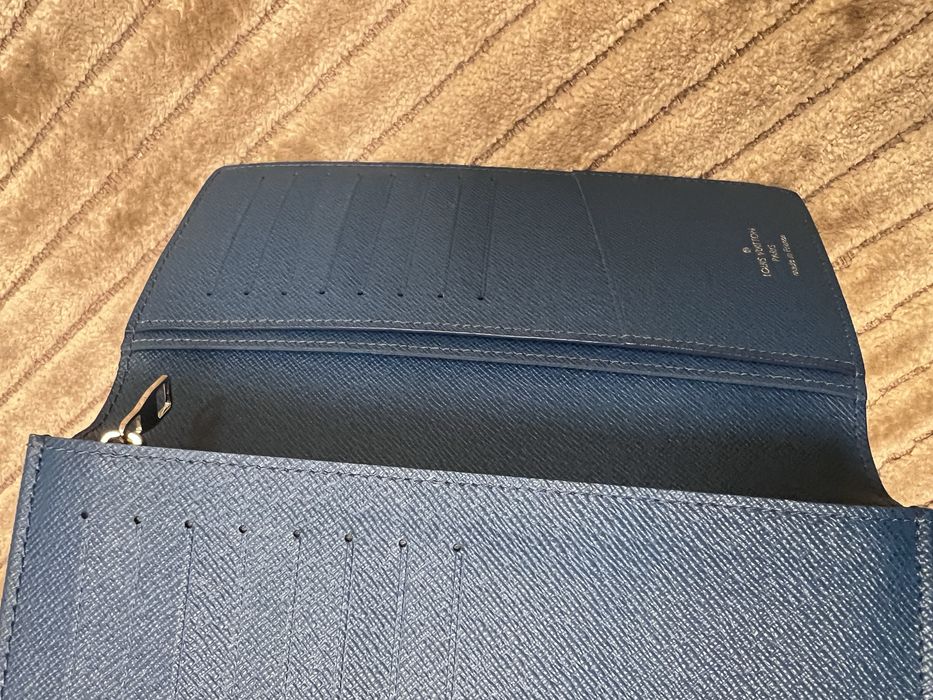 Louis Vuitton новый