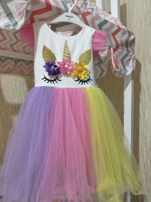 Детское нарядное платье на 3-5 лет