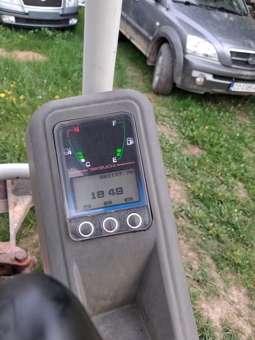 Продавам мини багер takeuchi TB216