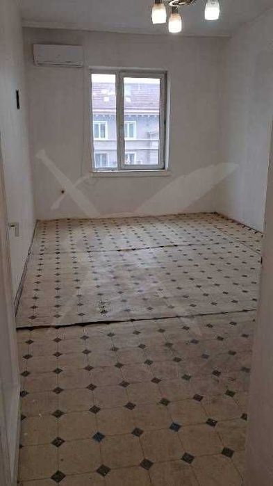 Продава се Тристаен апартамент в Пловдив, Център - 70 кв.м за 831 €/кв.м - Снимка #4