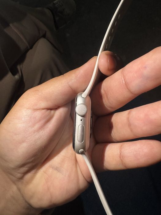 продам срочно Apple Watch SE2