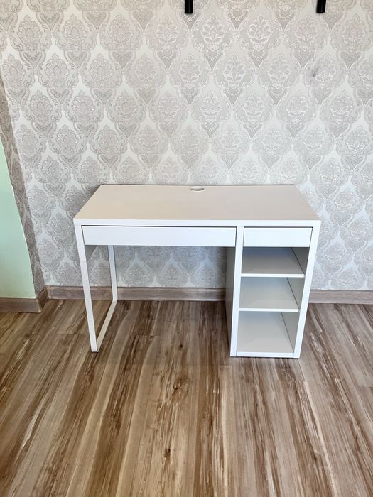 Стол Икеа письменный