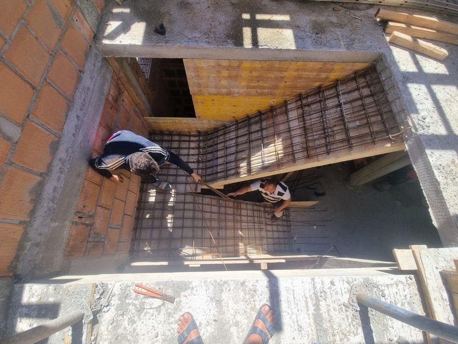 Constructii civile la rosu