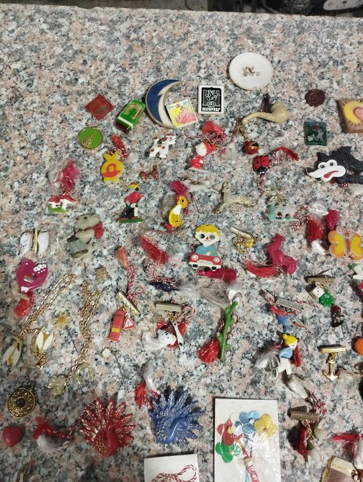 Значки от мартеници и други