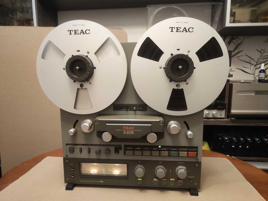 Катушечный , бобинный Teac X20R.