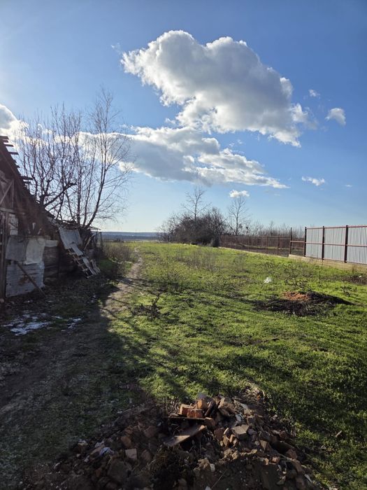 De vanzare- teren 1900mp + casa de caramida, Vacaresti, Dambovita