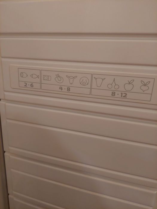 Фризер  с 6  чекмеджета,като нов