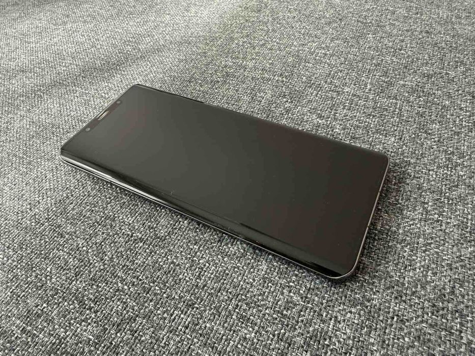 Продавам изключително запазен Huawei Mate 50 Pro