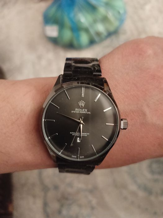 Продам кварцевые часы мужские