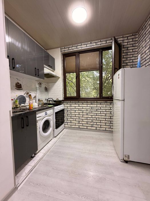 Срочно продам 1 ком кирпич на Юнус абаде 4