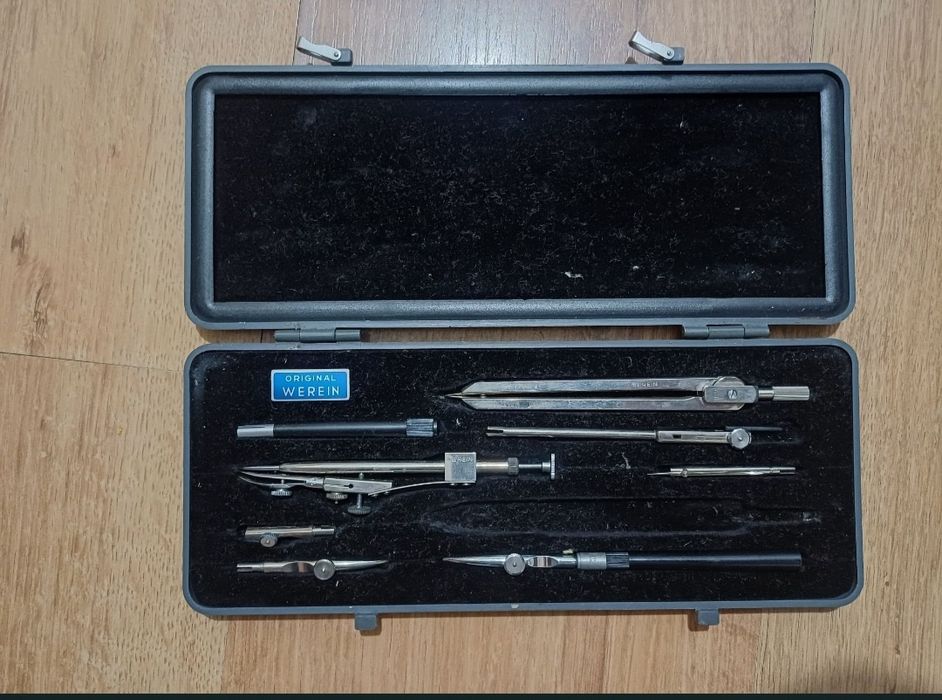 Trusa compas de calitate buna. Se vinde ce se vede in poze

#6