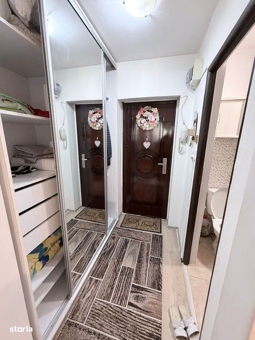 Garsonieră cu balcon, lift și mobilier în Costin Georgian