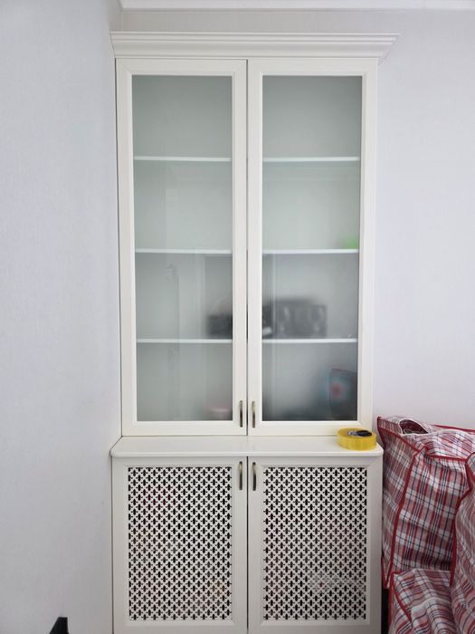 Шкаф стеклянный угловой