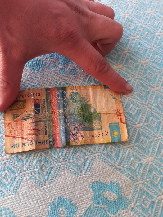 Продам 200 тенге бумажные