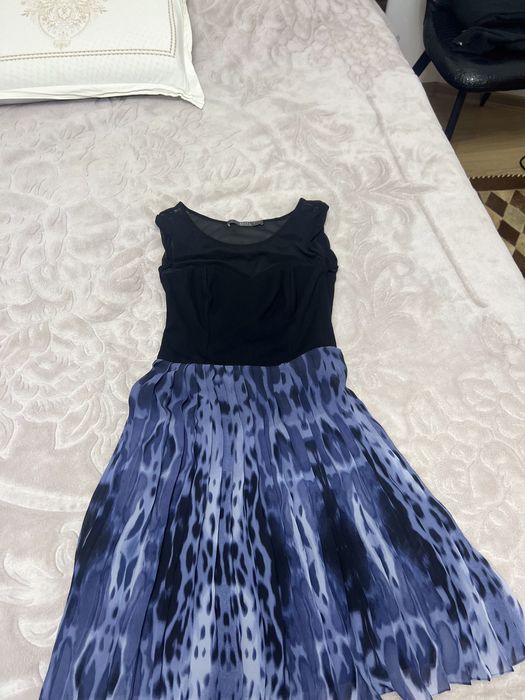 Нови рокли Guess -размер С