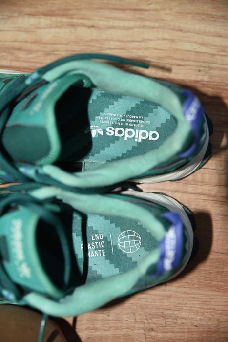 Adidas оригинални маратонки размер 42 2/3