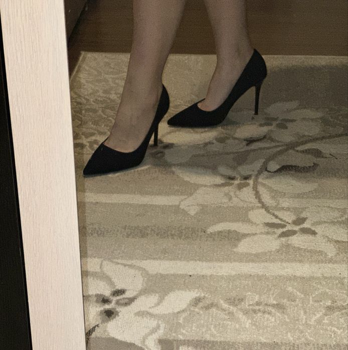 Pantofi cu toc negru