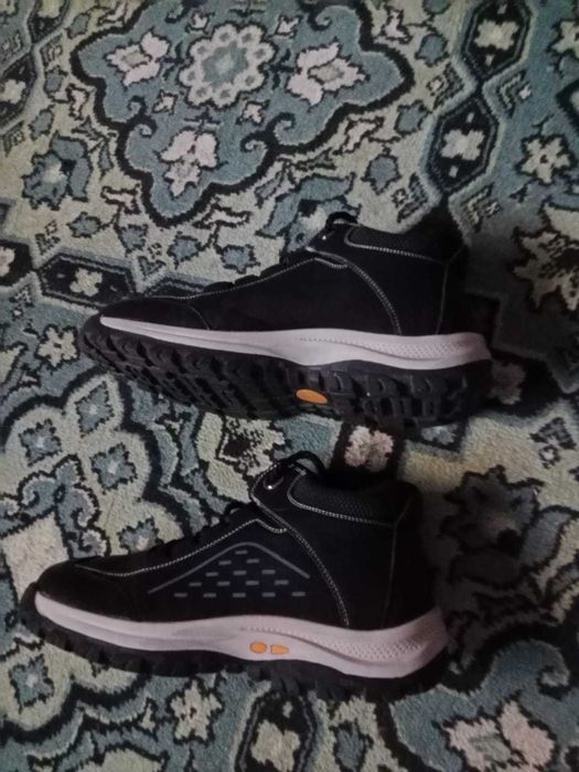 Продам новые демисизонные кросовки.