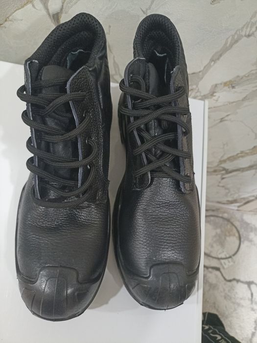 Продаю рабочии ботинки