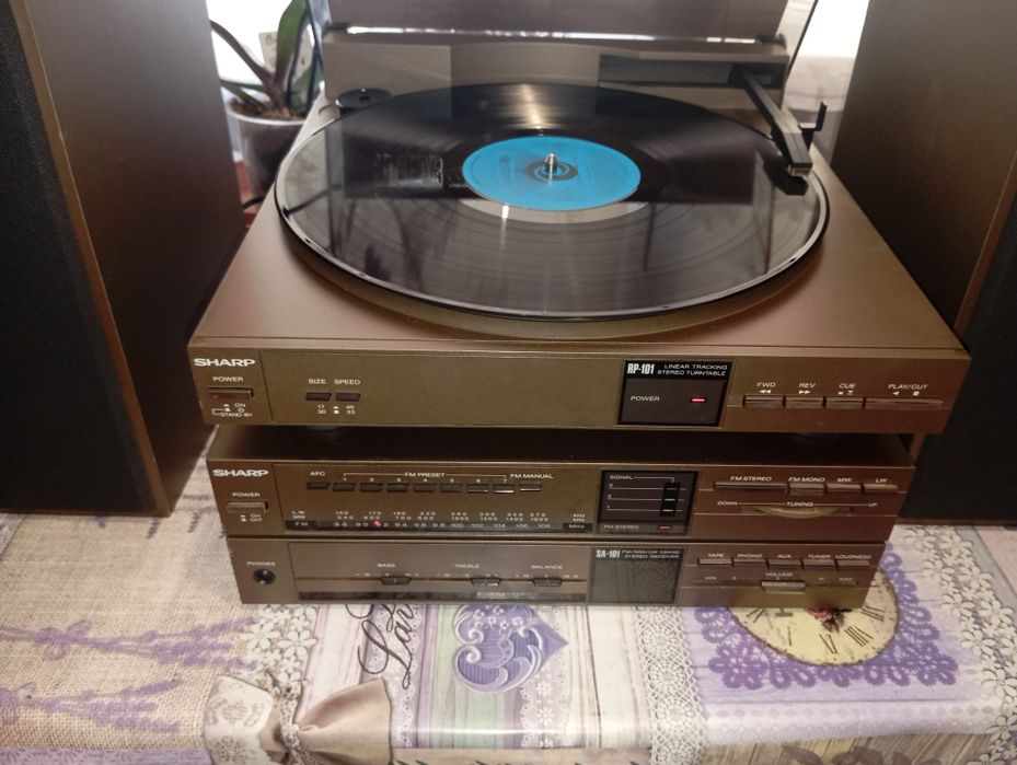 Комплект грамофон ресийвър и тонколони Sharp