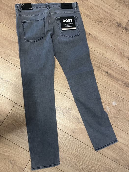Продавам чисто нови дънки Hugo Boss Delaware
