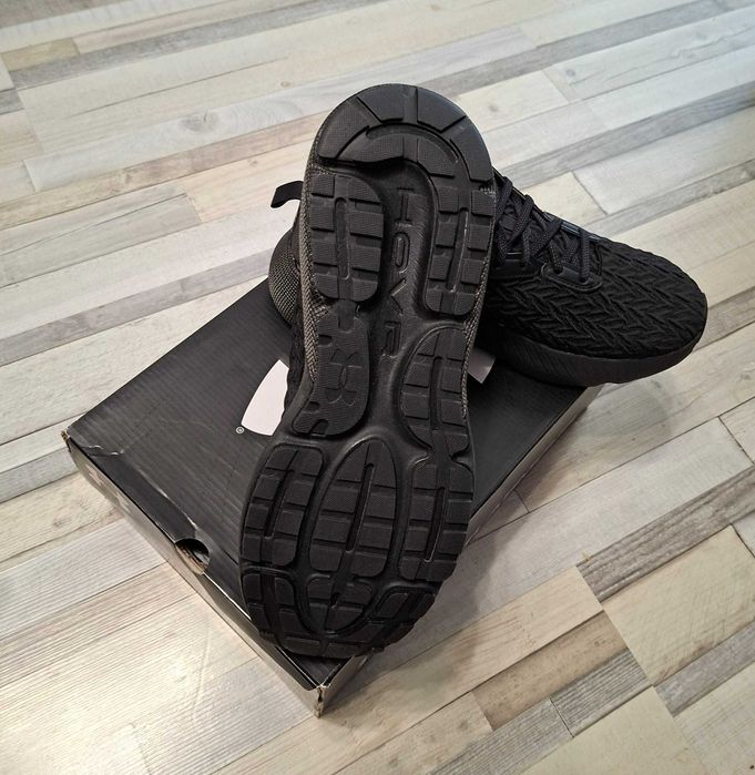 Under Armour model HOVR MEGA 3 CLONE - mas EUR44/CM28/US10/UK9 - NOI