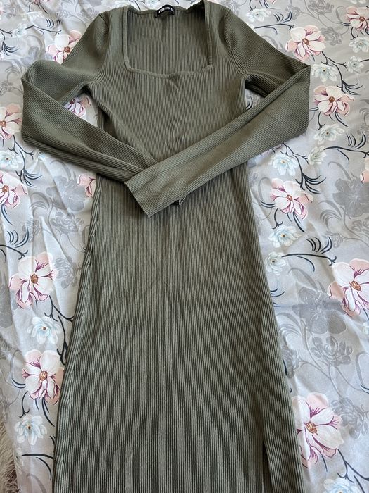 Плътна рокля с цепка