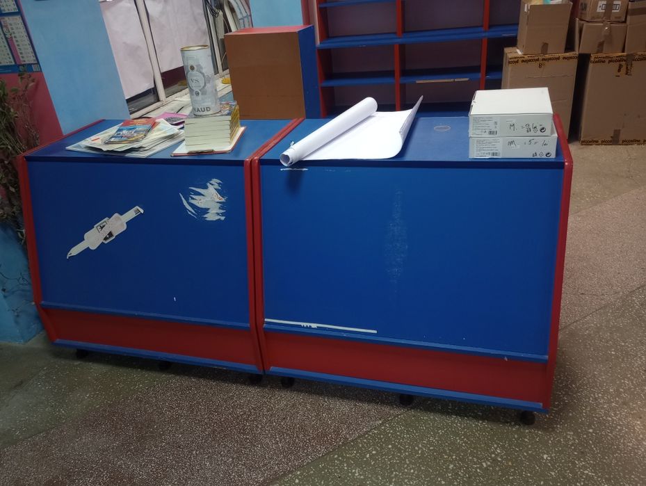 Vând vitrine   30 lei bucata