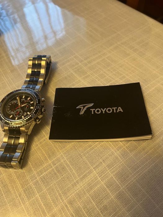 Часы Toyota новые