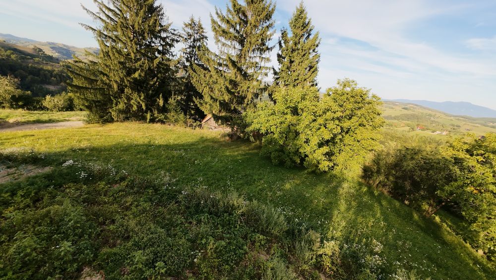 Teren cu intravilan de 3477 mp cu priveliste deosebita