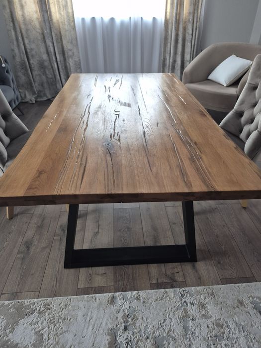 Ofer  spre vanzare masa din lemn masiv