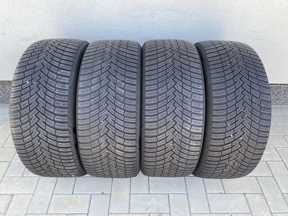 235/45/19 Pirelli 4 Anvelope
