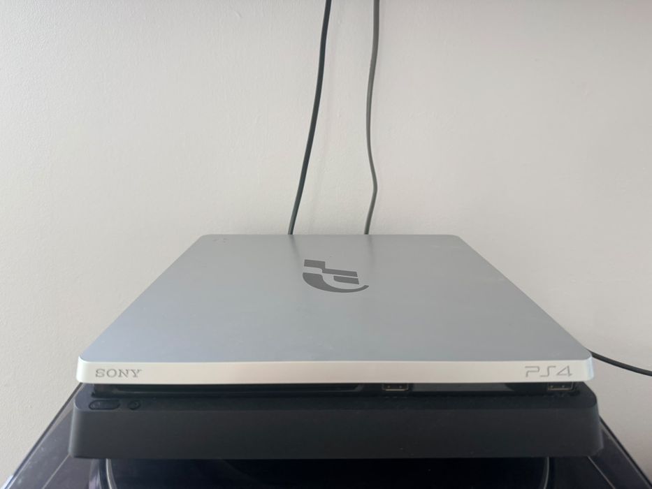 PS 4 ca nou, 3 manete+Volan cu pedale+3 jocuri(GTA5,GT,NFS)