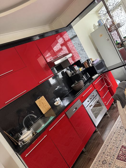 Кухонная мебель красная