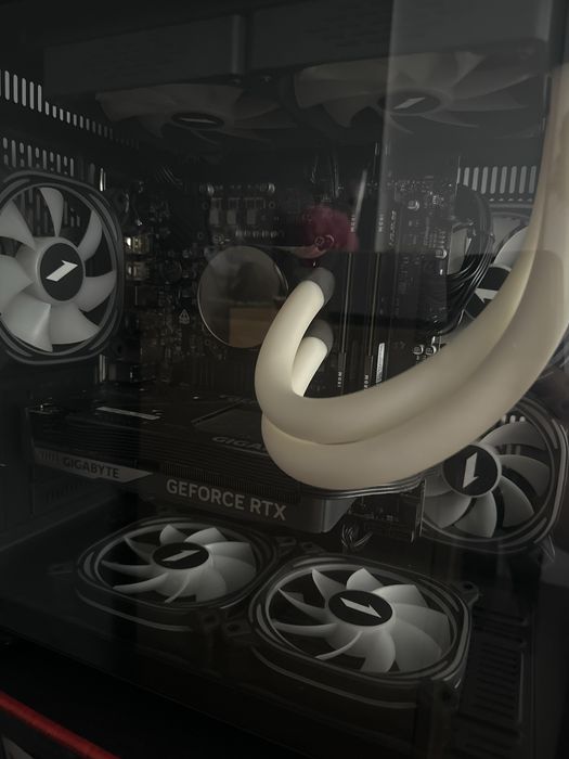 Vand/Schimb Pc gaming I5 - 14600KF 5060TI