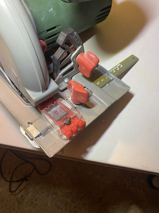 Bosch circular pks 55a cu canal pentru sina de ghidaj!