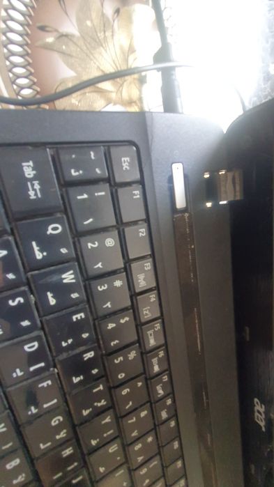 Noutbook Acer sotiladi holati yaxshi