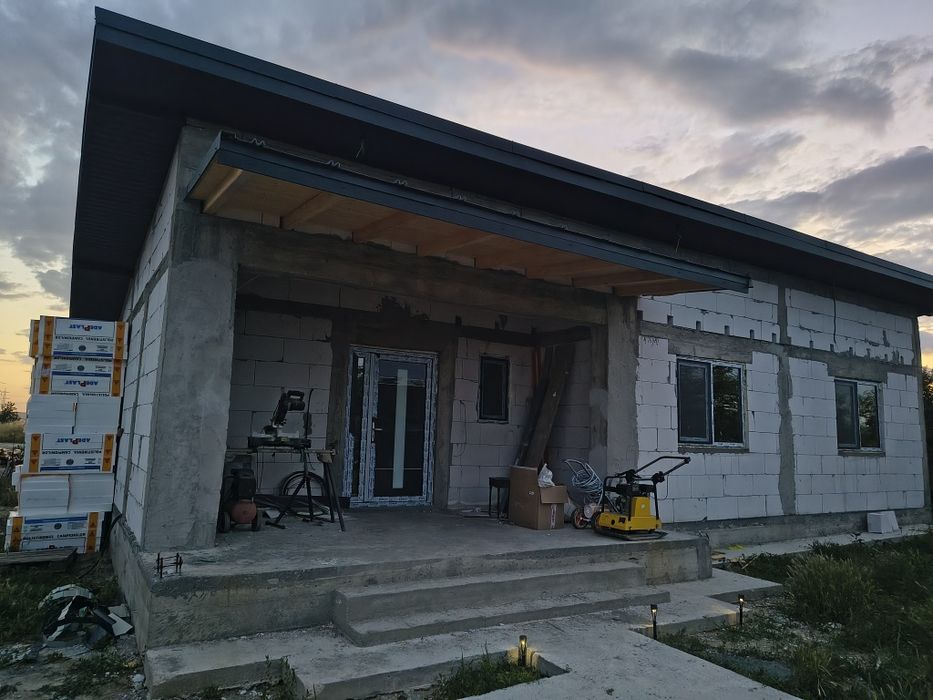 Casă de poveste într-o zonă liniștită, Ișalnița.