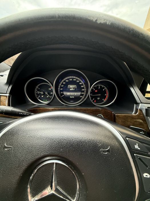 Vând Mercedes-Benz E200, 2010 automat