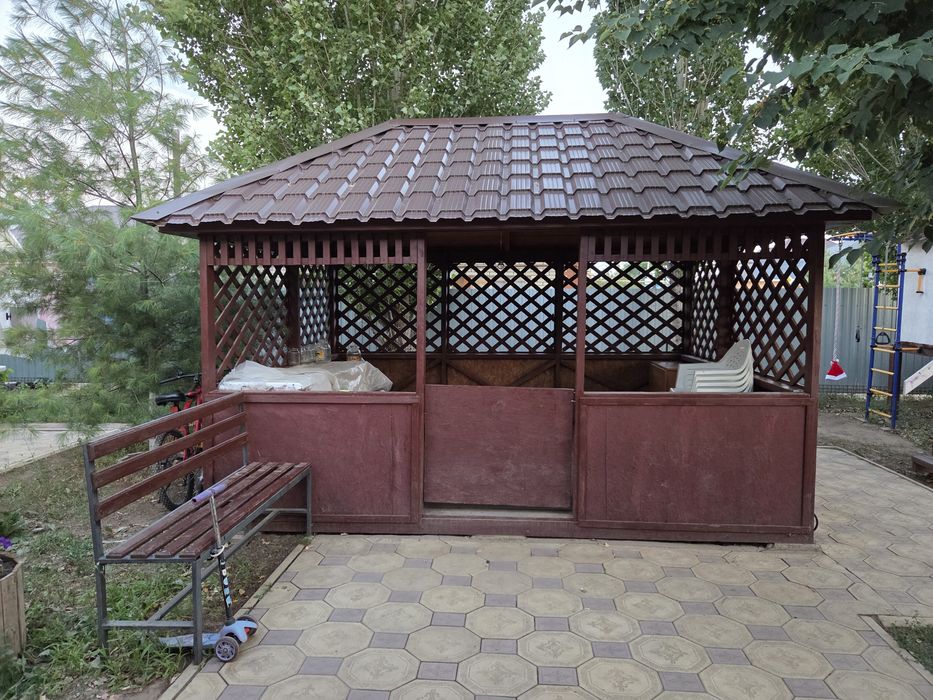 Деревянная беседка