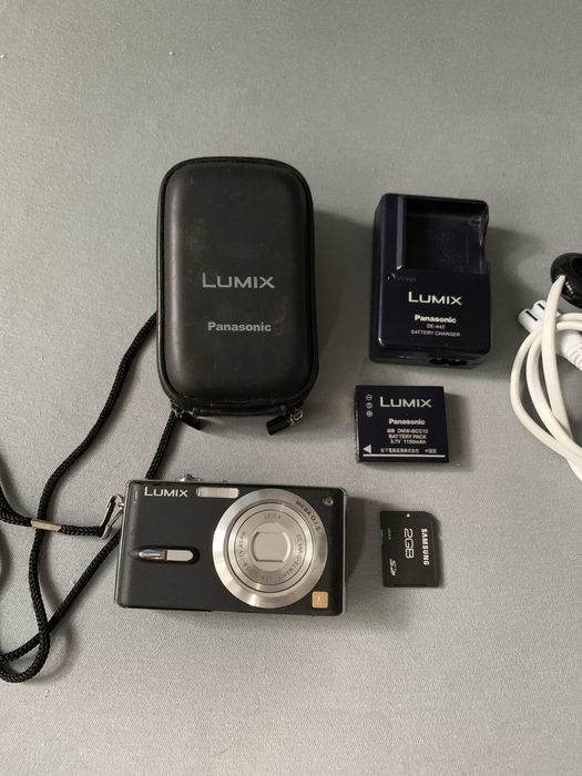 Camera Foto Digitala PANASONIC Lumix DMC-FX9 6.4 MP Senzor Imagine CCD, 3 we X Optical Zoom, Digital Point and Shot Camera