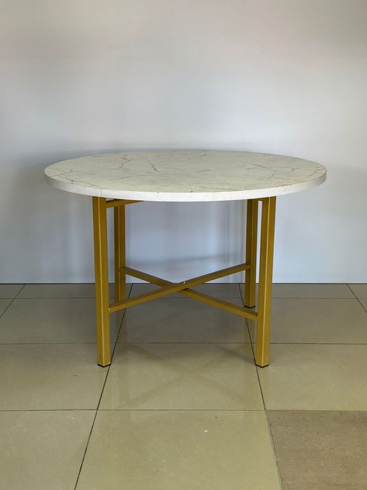 Круглый стол. Стол для ресторана. стулья. Стол новый