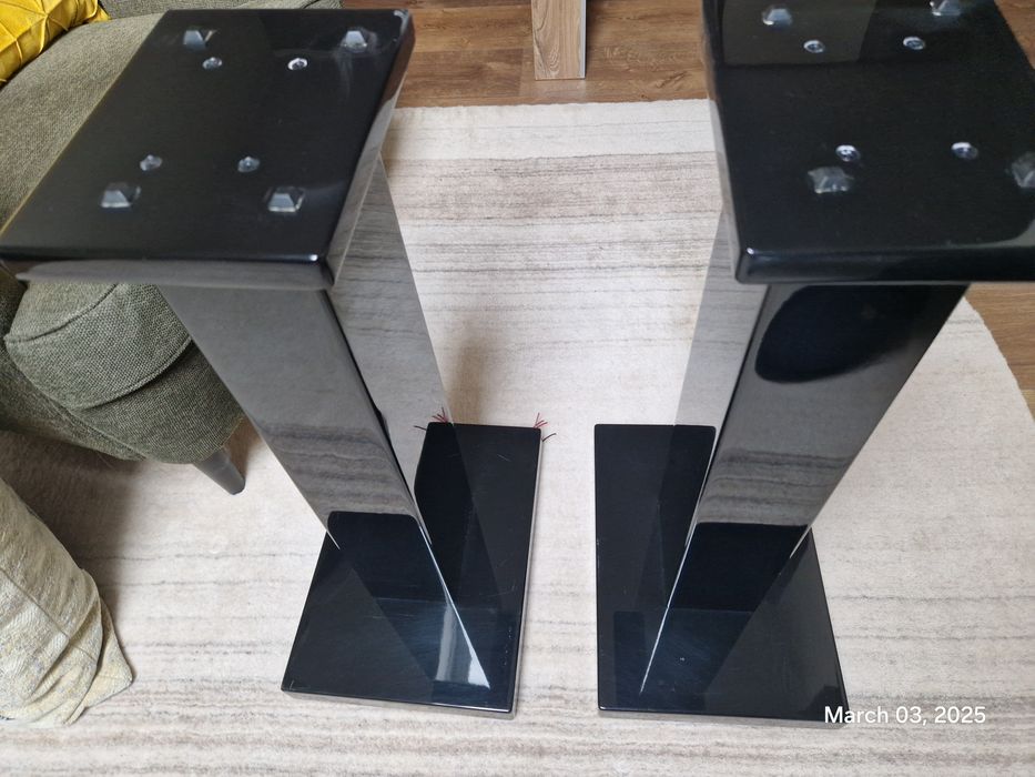 Продавам стойки за букшелф колони