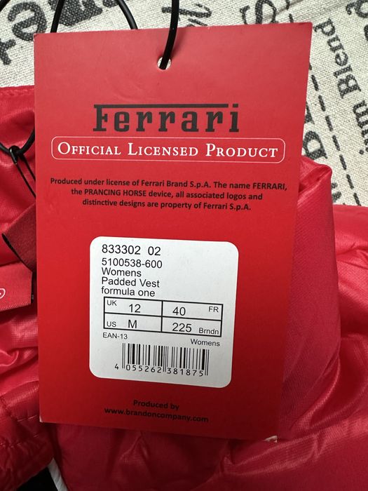 Scuderia Ferrari original official дамски елек грейка.Нов.M