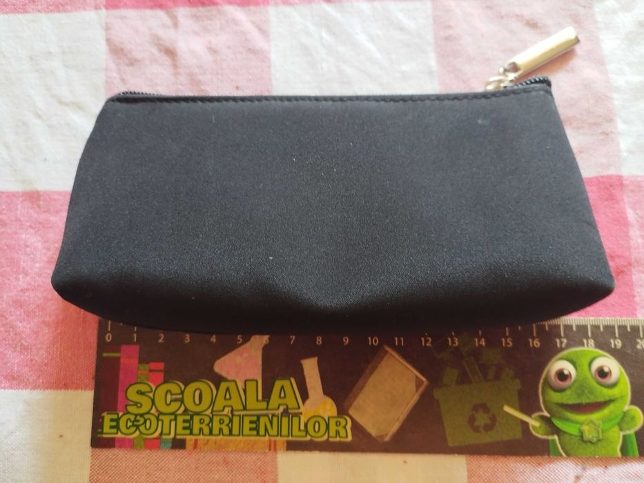 Trusa de călătorie, mica, neagra, de la: Kitana! Purtata o singura dat
